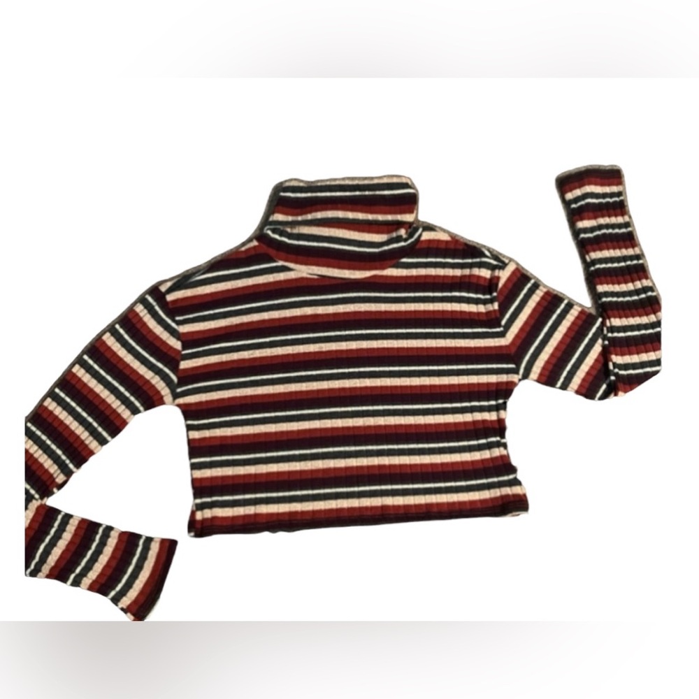 My Land Retro style cropped long sleeve tutle neck size woman’s large